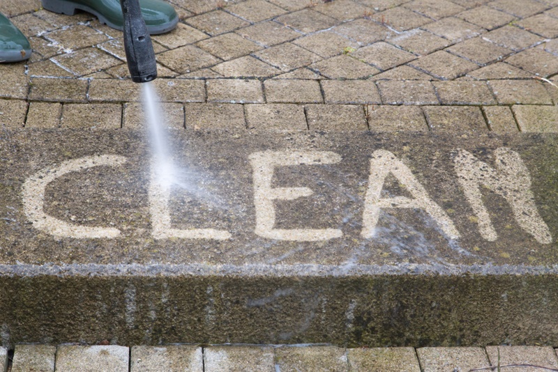 Hiring Professional Pressure Washing Services